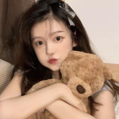 她爱他